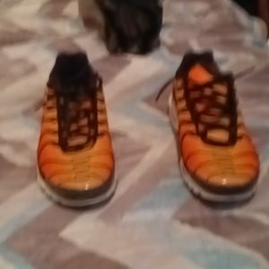 A pair of 9 Airmax OG Sunset